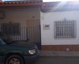 Vista exterior de Casa adosada per a compartir en Villacañas amb Aire condicionat, Calefacció i Jardí privat