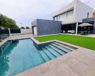 Piscina de Casa o xalet en venda en Castellón de la Plana / Castelló de la Plana amb Aire condicionat, Terrassa i Piscina