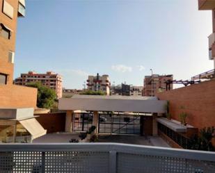 Vista exterior de Pis de lloguer en  Granada Capital amb Aire condicionat, Terrassa i Piscina