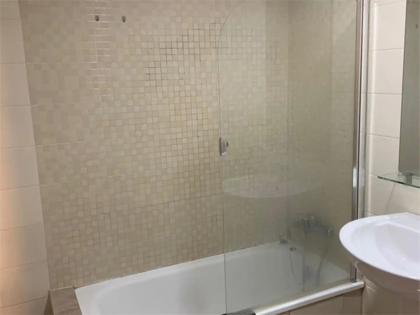 Baño de Apartamento de alquiler en Sevilla con Aire acondicionado, Terraza y Amueblado
