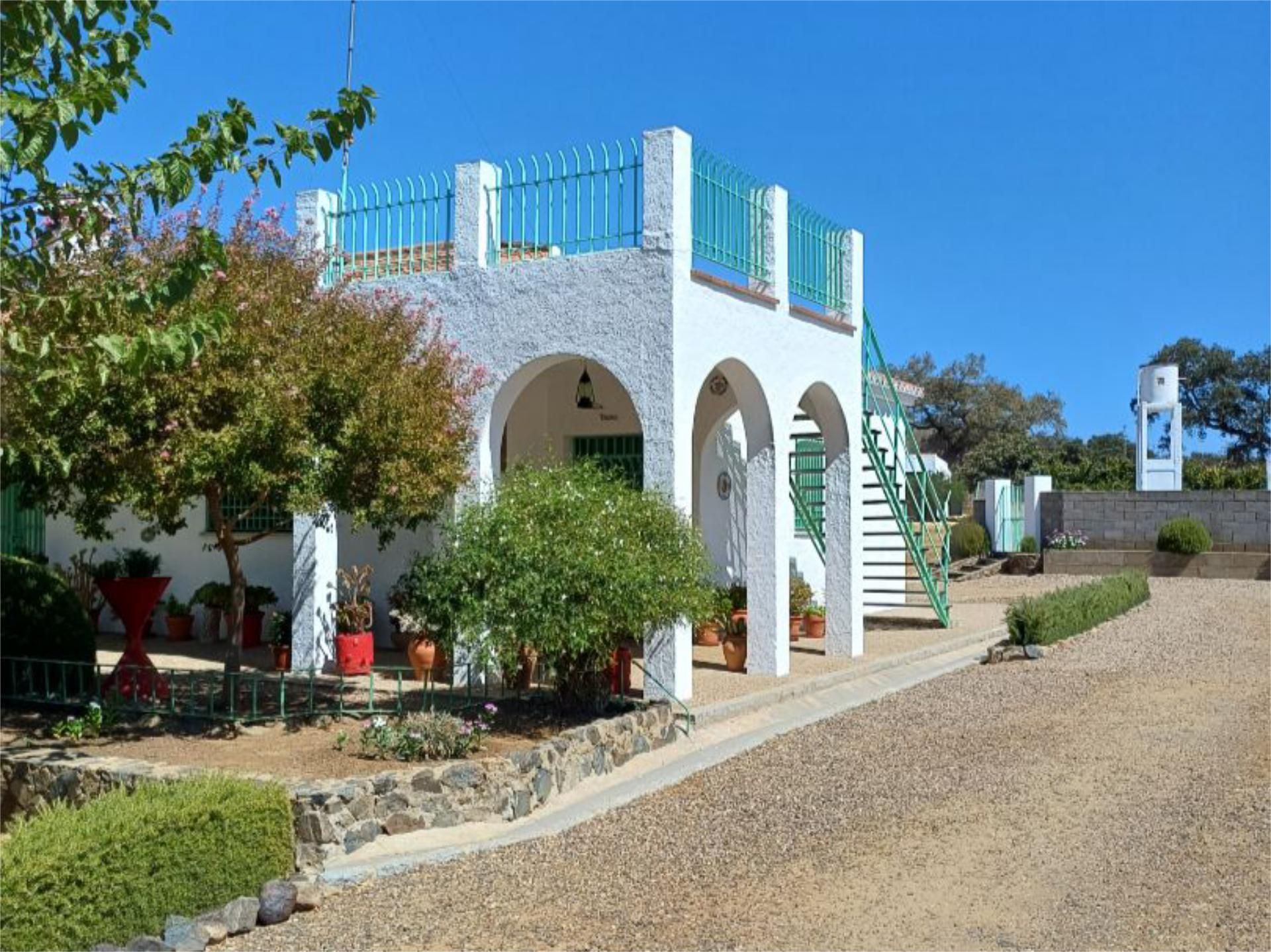 Vista exterior de Casa o xalet en venda en El Castillo de las Guardas amb Calefacció, Jardí privat i Terrassa