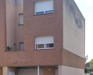 Vista exterior de Casa adosada en venda en Altorricón amb Calefacció, Jardí privat i Parquet