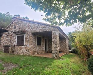 Vista exterior de Finca rústica en venda en Valencia de Alcántara amb Terrassa i Piscina