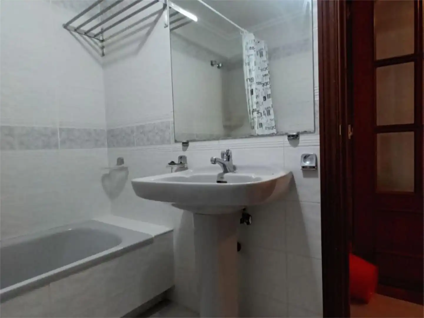 Wohnung zur Miete in Avenida de Castelao, 54, Coia Badezimmer von Wohnung zur Miete in Vigo mit Heizung, Privatgarten und Parkett