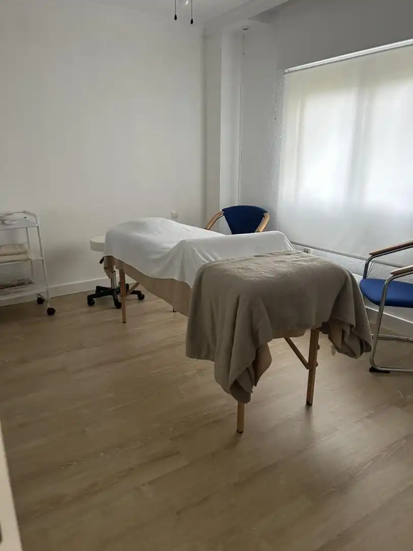 Commercial properties for rent in Calle Menorca, 28, El Retiro - La Vid Bedroom of Commercial properties for rent in Jerez de la Frontera with Parquet flooring and Furnished