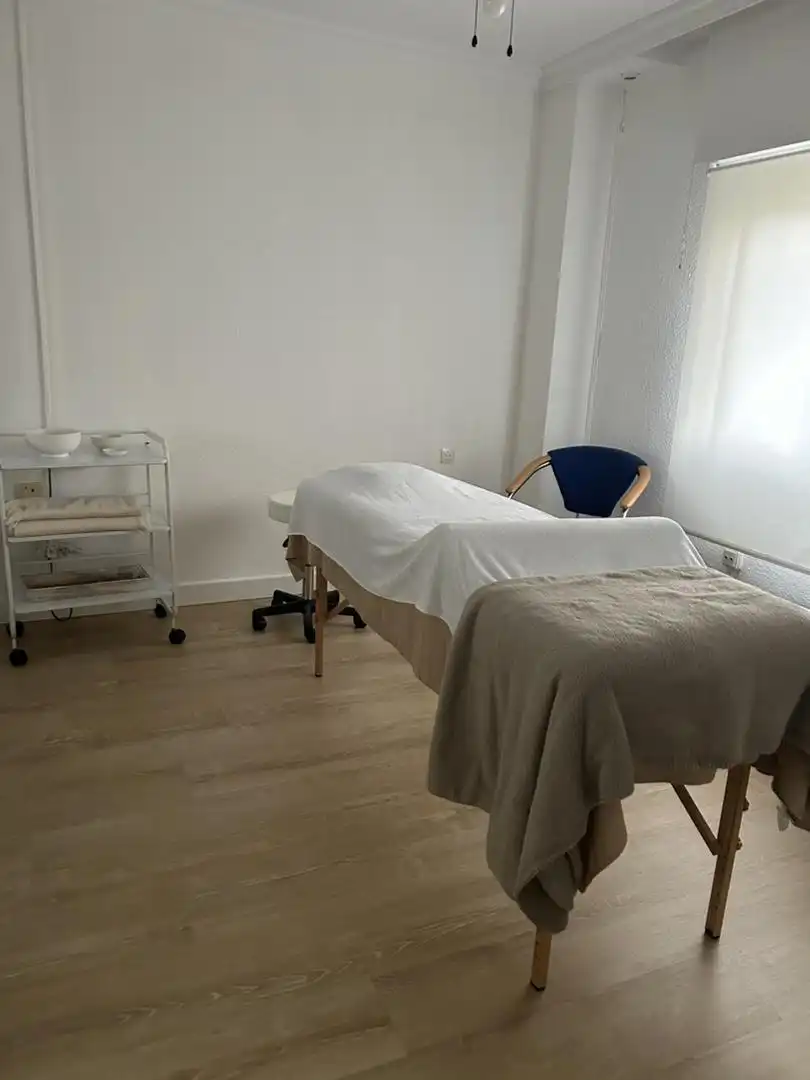 Commercial properties for rent in Calle Menorca, 28, El Retiro - La Vid Bedroom of Commercial properties for rent in Jerez de la Frontera with Parquet flooring and Furnished