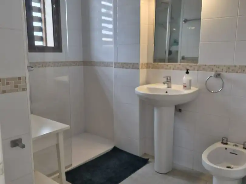 Flat for rent in Calle Notario Luis Oliver, 11, Playa Bajadilla - Puertos Bathroom of Flat for rent in Marbella with Air Conditioner, Terrace and Furnished