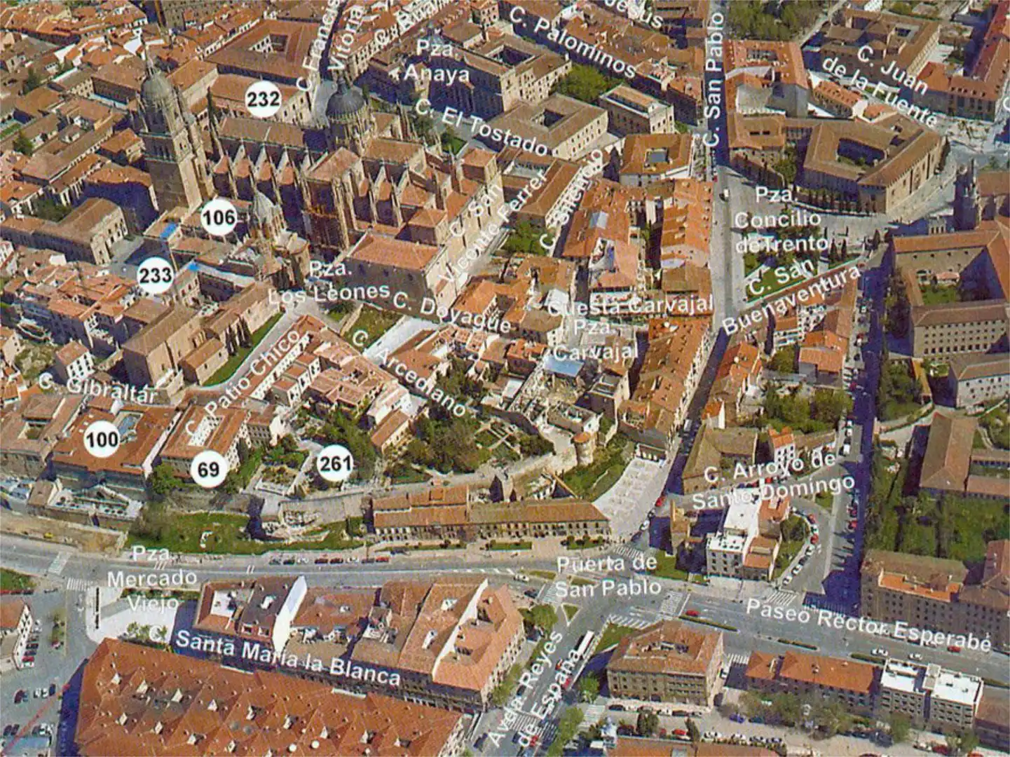 Vista exterior de Casa adosada en venta en Salamanca Capital con Aire acondicionado, Terraza y Balcón