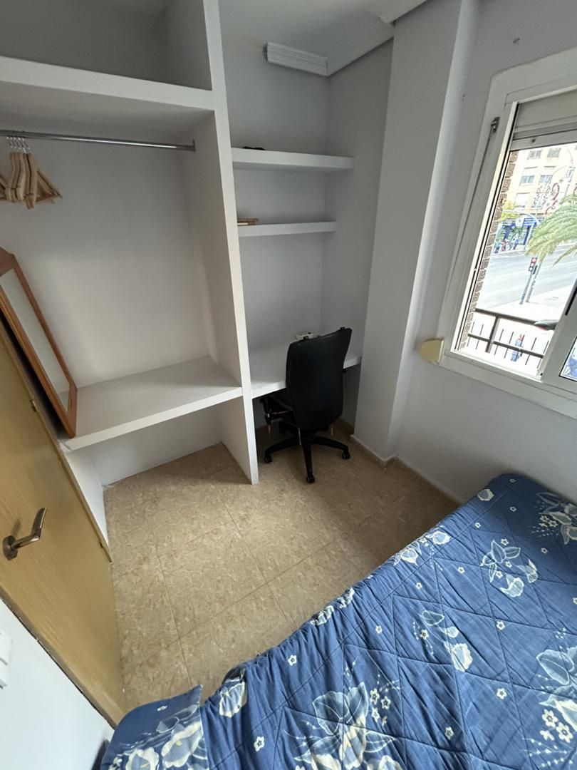 Habitación de Piso para compartir en Alicante / Alacant con Horno, Lavadora y Microondas