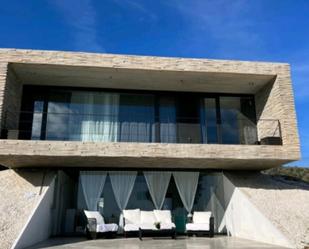 Vista exterior de Casa o xalet en venda en Benalmádena amb Aire condicionat, Terrassa i Piscina