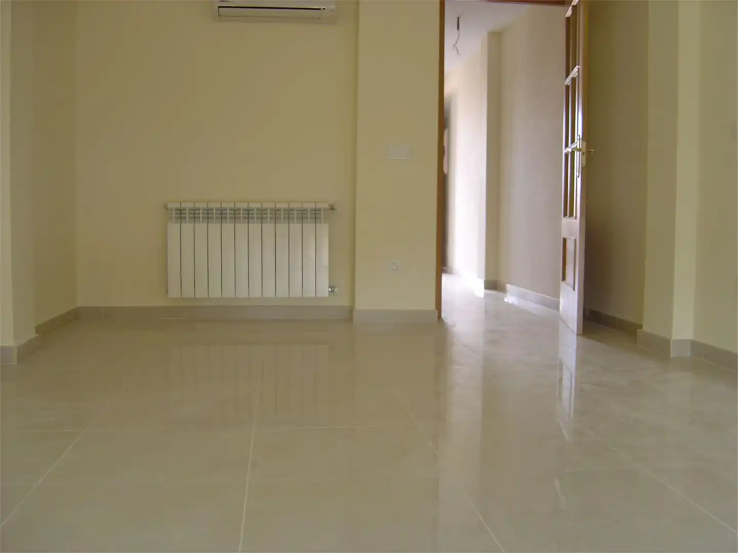 Wohnung zum Verkauf in Calle Toledo, 48, Zona Entrada - Gasolineras Wohnung zum Verkauf in Ocaña mit Klimaanlage, Terrasse und Balkon