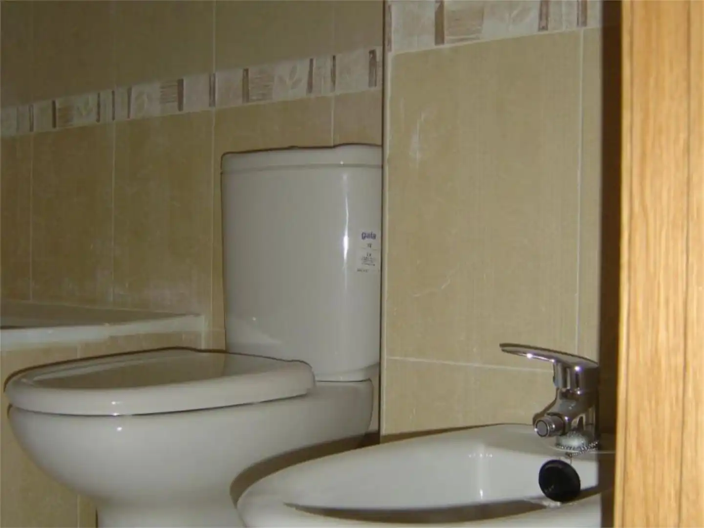 Wohnung zum Verkauf in Calle Toledo, 48, Zona Entrada - Gasolineras Badezimmer von Wohnung zum Verkauf in Ocaña mit Klimaanlage, Terrasse und Balkon
