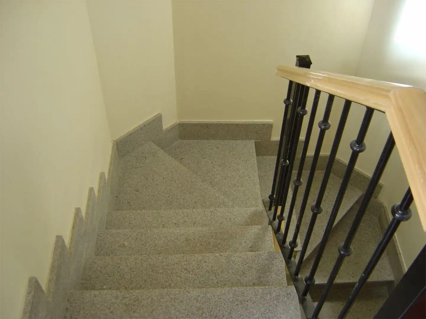 Wohnung zum Verkauf in Calle Toledo, 48, Zona Entrada - Gasolineras Wohnung zum Verkauf in Ocaña mit Klimaanlage, Terrasse und Balkon