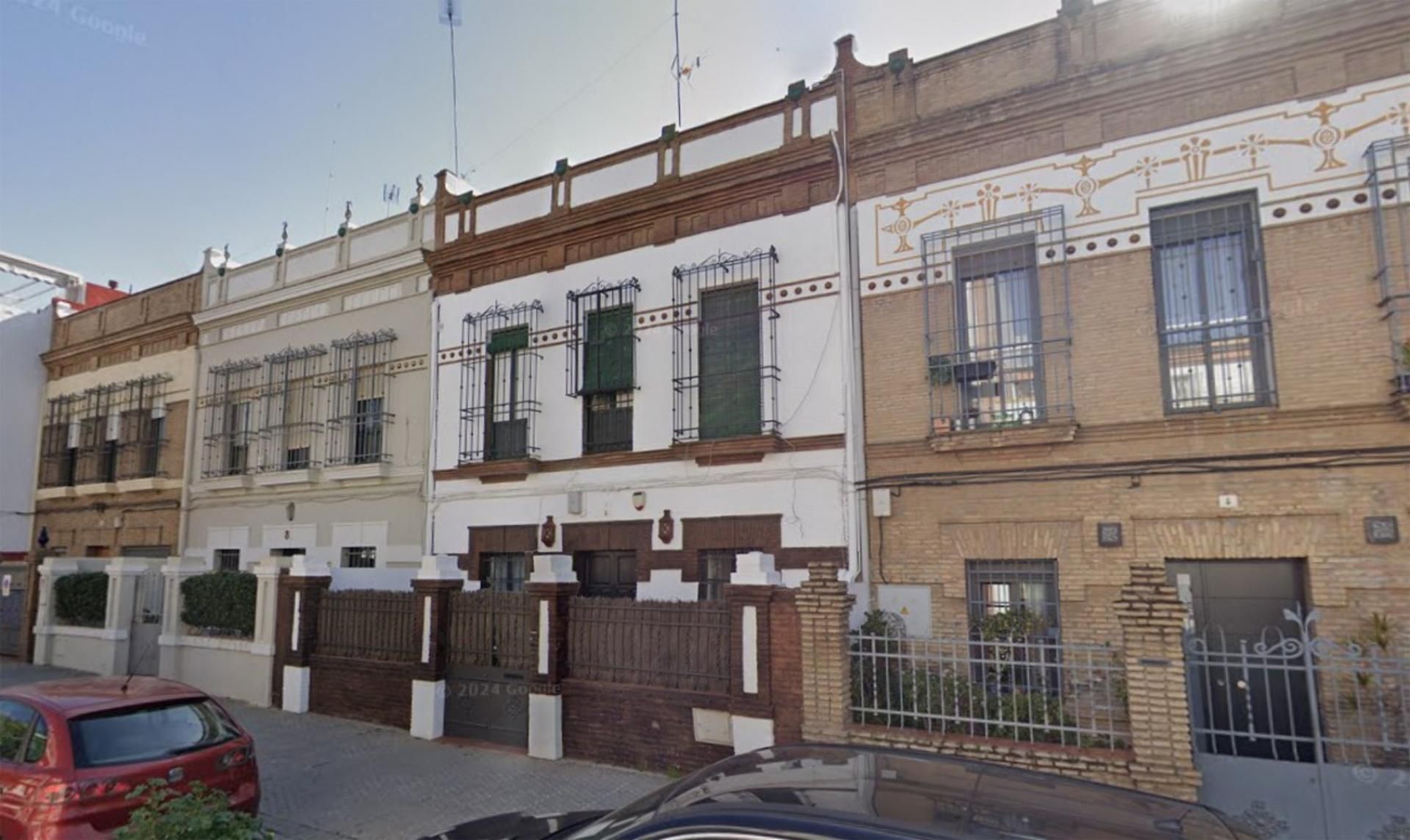 Exterior view of Single-family semi-detached for sale in  Sevilla Capital  with Air Conditioner, Heating and Private garden