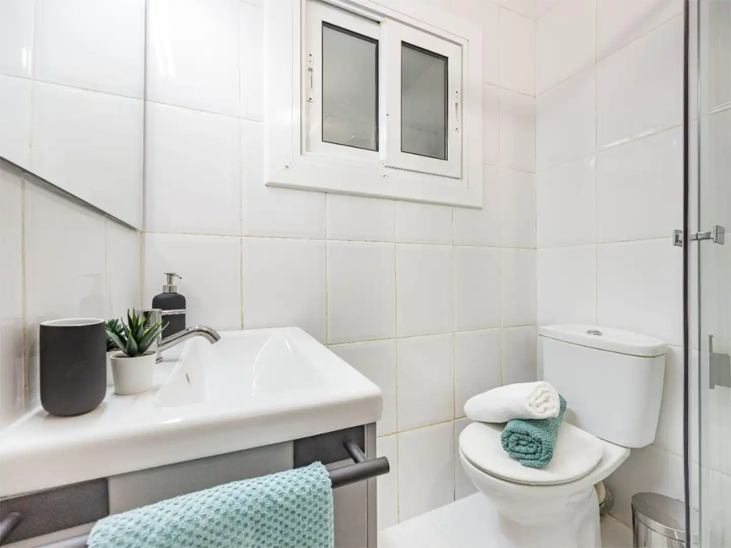 Bathroom of Flat for rent in Terrassa  with Furnished