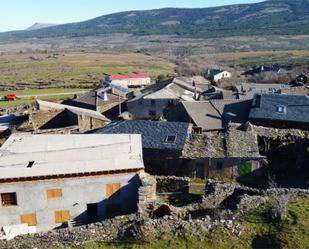 Vista exterior de Casa adosada en venda en Riaza amb Jardí privat, Traster i Balcó