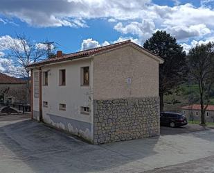 Vista exterior de Casa o xalet en venda en Peñamellera Baja amb Terrassa i Balcó