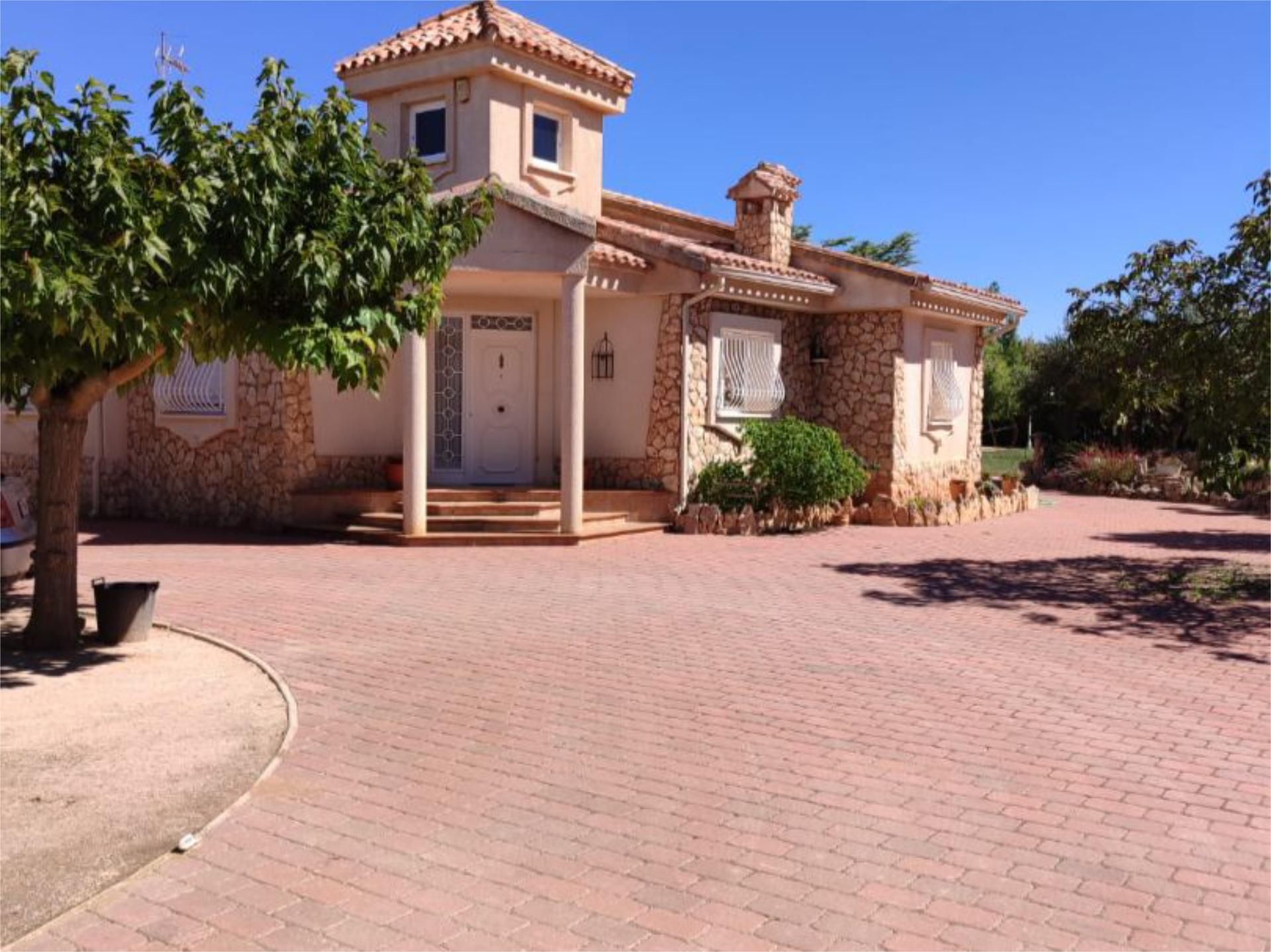 Vista exterior de Casa o xalet en venda en  Albacete Capital amb Calefacció, Jardí privat i Terrassa