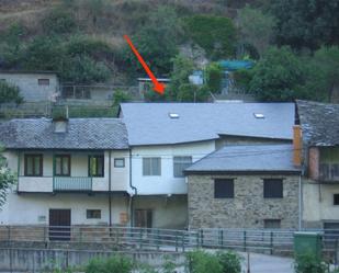 Vista exterior de Casa adosada en venda en Ponferrada amb Piscina i Balcó