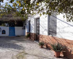 Vista exterior de Casa o xalet de lloguer en Coín amb Terrassa