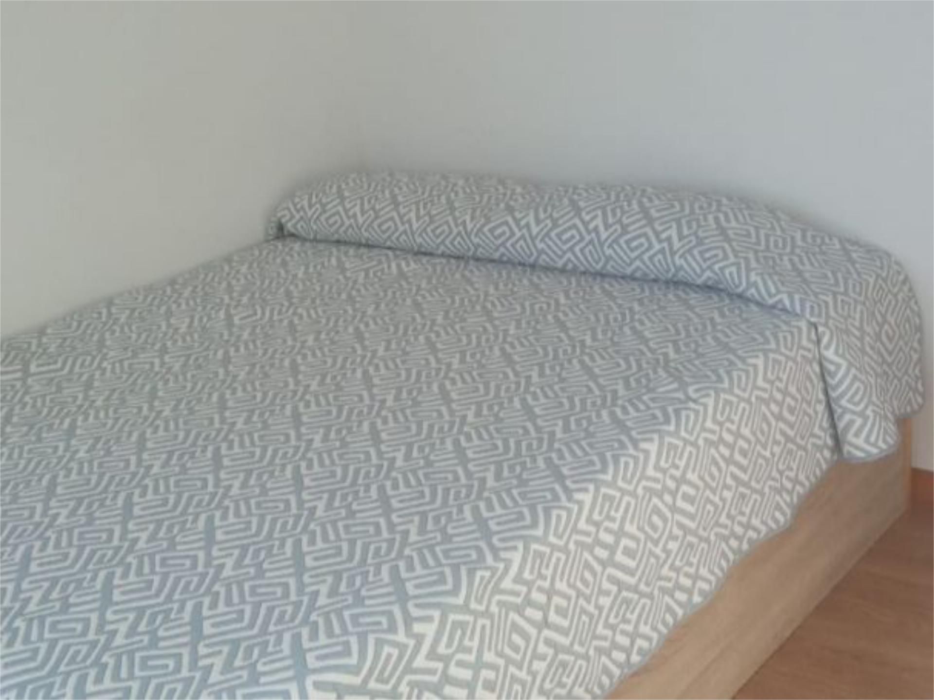 Bedroom of Flat to share in Viladecans  with Parquet flooring, Furnished and Community parking