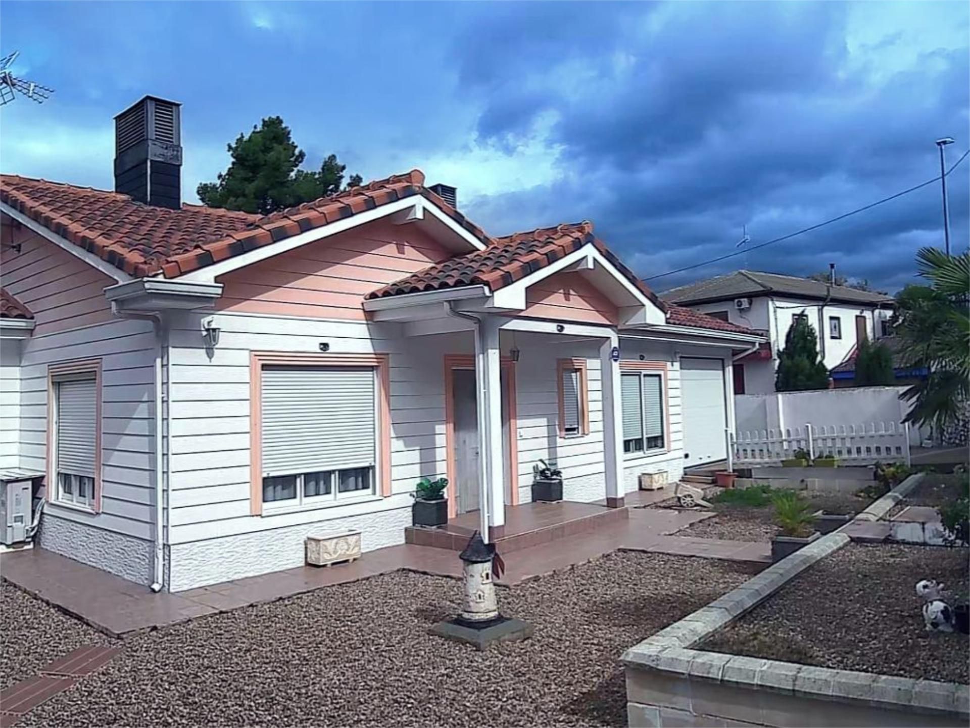 Vista exterior de Casa o xalet en venda en Morata de Jiloca amb Aire condicionat i Terrassa