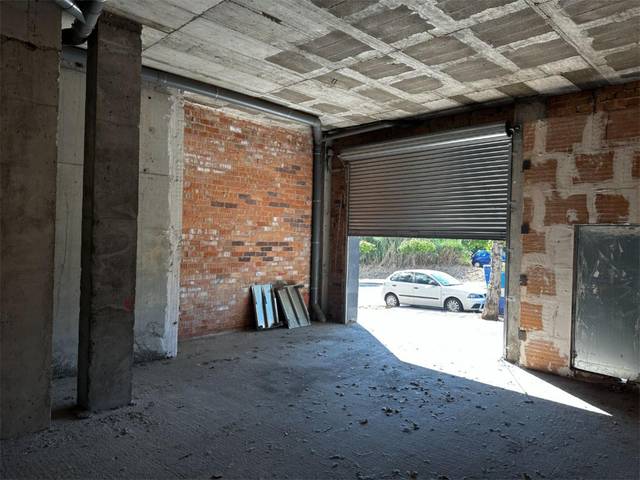 Local comercial en Alquiler en Carrer de Miquel Martí i Pol, 5 en Plaça Catalunya