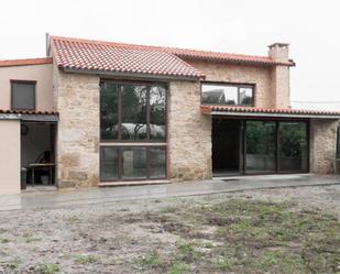 Vista exterior de Casa o xalet en venda en Brión amb Calefacció, Jardí privat i Parquet