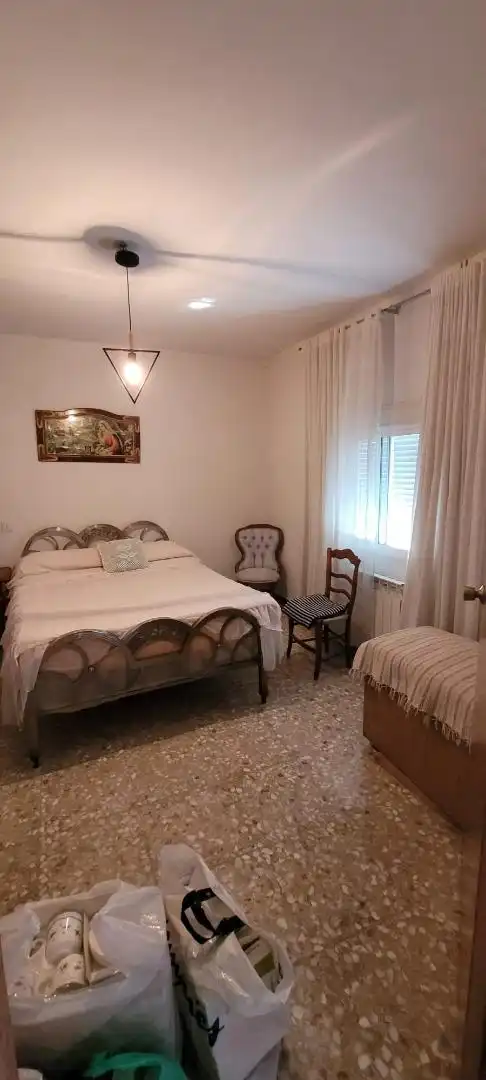 Casa adosada en venda a Plaza de la Constitucion, 2, Los Pozuelos de Calatrava Dormitori de Casa adosada en venda en Los Pozuelos de Calatrava amb Calefacció, Jardí privat i Traster