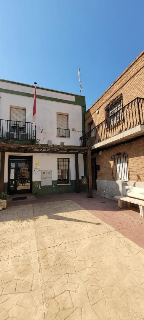 Exterior view of Single-family semi-detached for sale in Los Pozuelos de Calatrava    with Heating, Private garden and Storage room