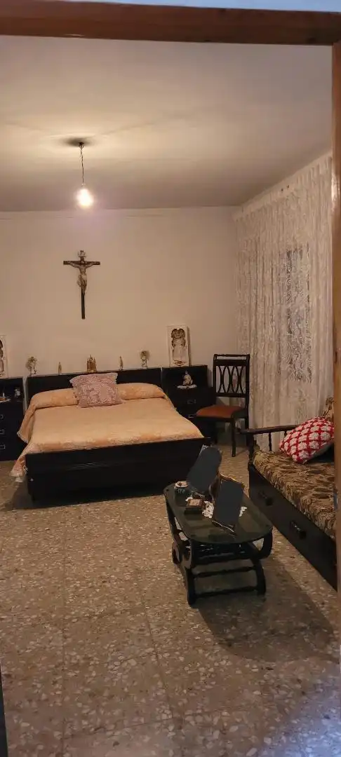 Casa adosada en venda a Plaza de la Constitucion, 2, Los Pozuelos de Calatrava Dormitori de Casa adosada en venda en Los Pozuelos de Calatrava amb Calefacció, Jardí privat i Traster
