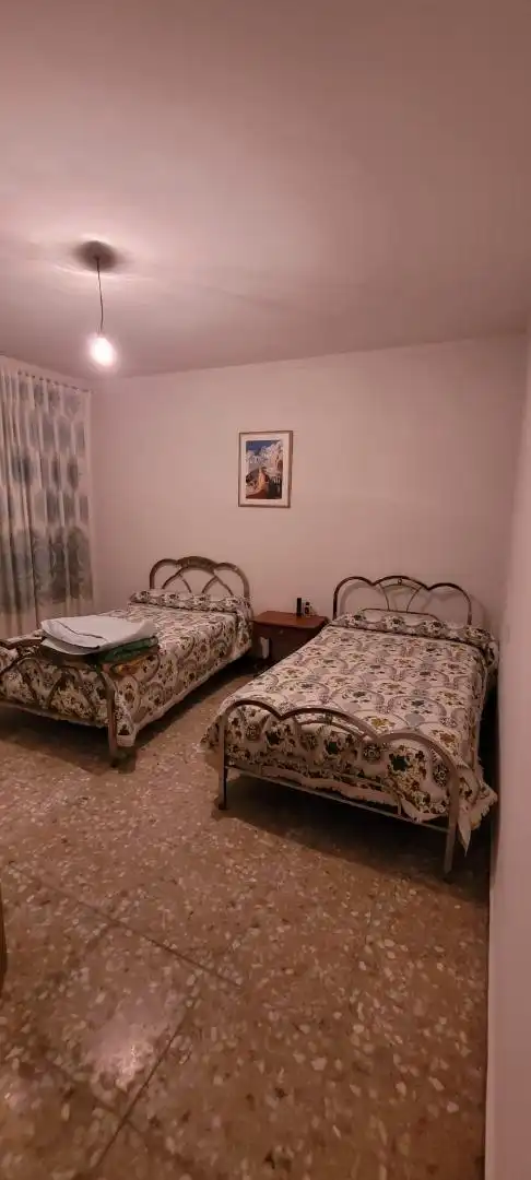 Casa adosada en venda a Plaza de la Constitucion, 2, Los Pozuelos de Calatrava Dormitori de Casa adosada en venda en Los Pozuelos de Calatrava amb Calefacció, Jardí privat i Traster