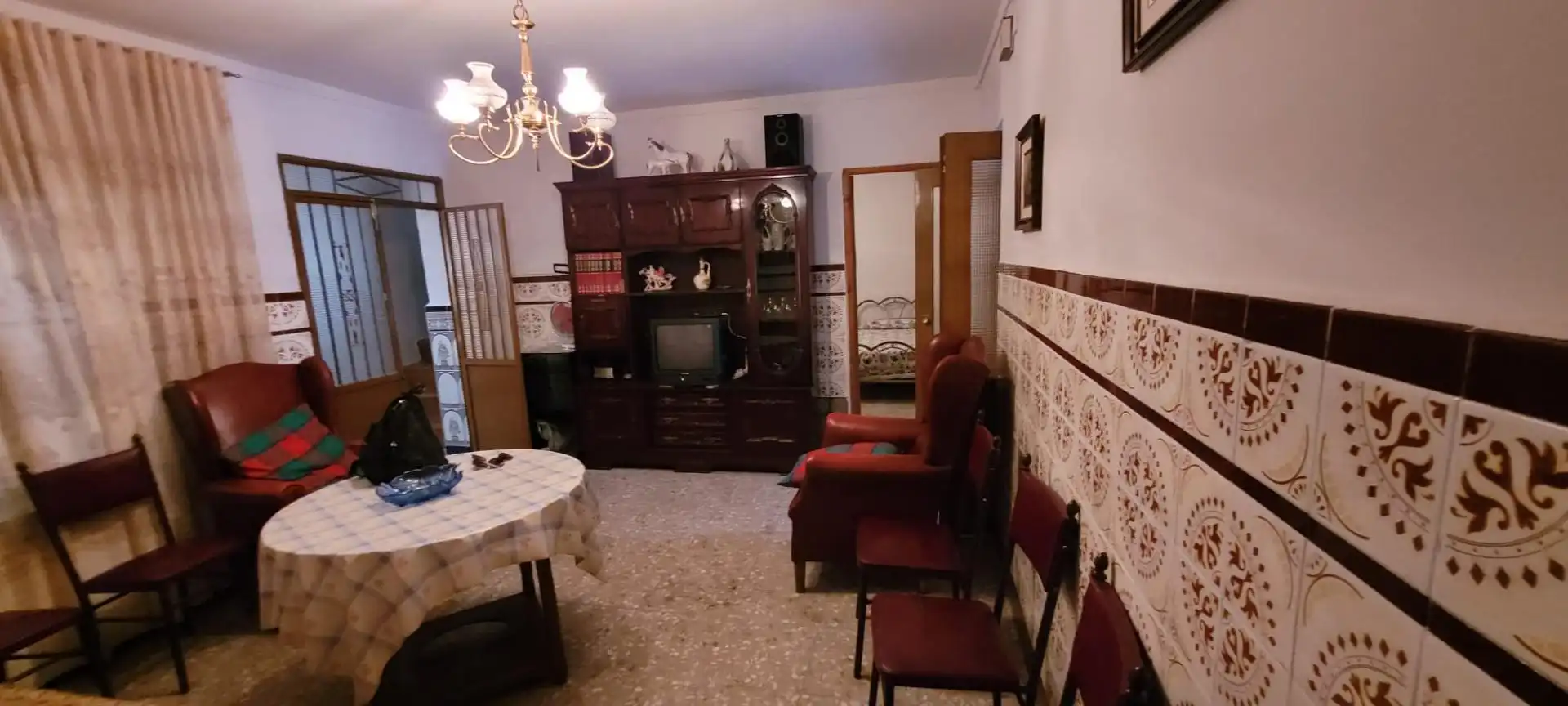 Casa adosada en venda a Plaza de la Constitucion, 2, Los Pozuelos de Calatrava Sala d'estar de Casa adosada en venda en Los Pozuelos de Calatrava amb Calefacció, Jardí privat i Traster