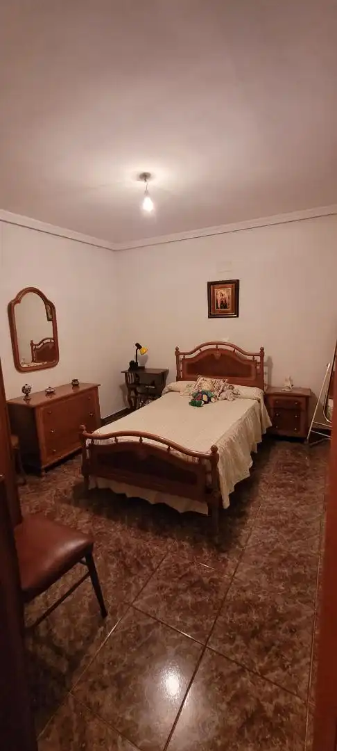 Casa adosada en venda a Plaza de la Constitucion, 2, Los Pozuelos de Calatrava Dormitori de Casa adosada en venda en Los Pozuelos de Calatrava amb Calefacció, Jardí privat i Traster