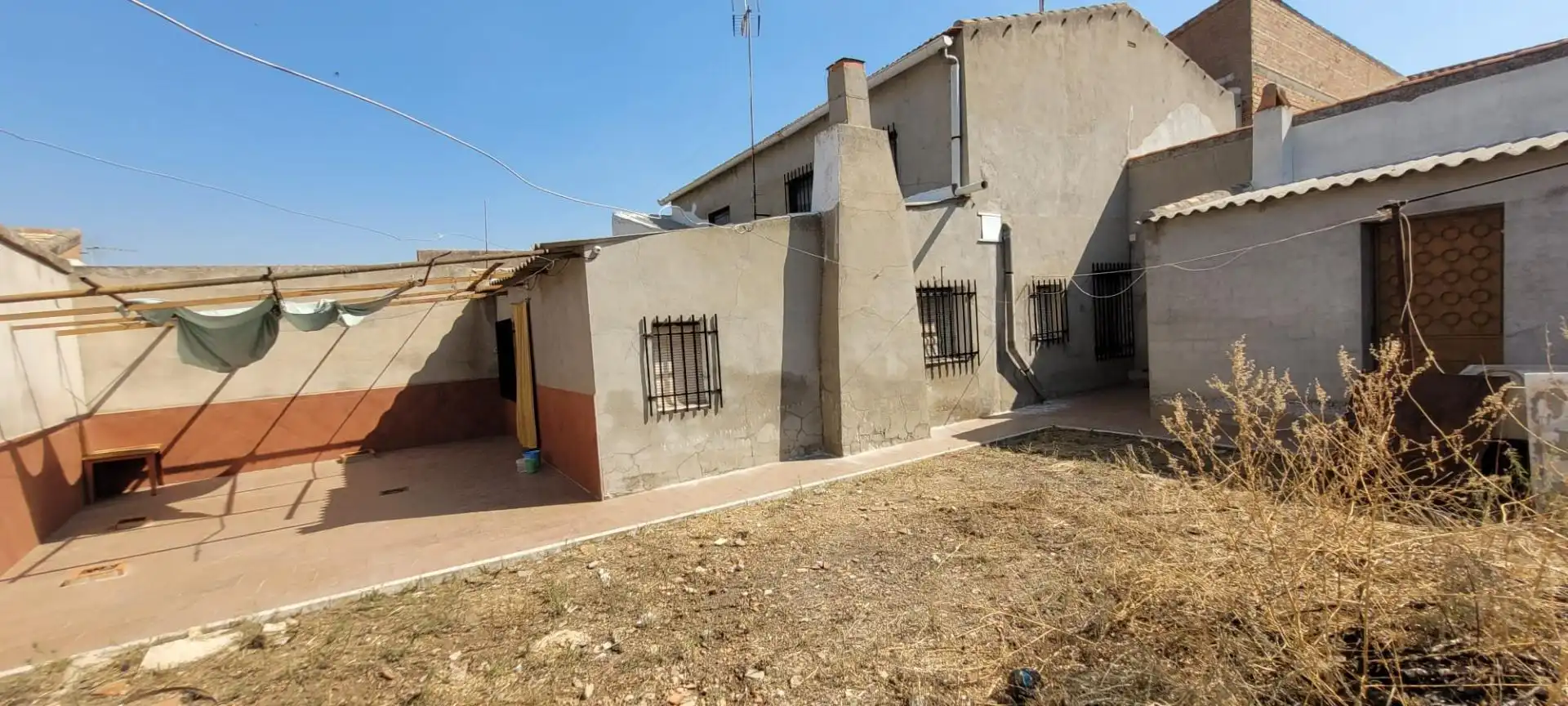Casa adosada en venda a Plaza de la Constitucion, 2, Los Pozuelos de Calatrava Vista exterior de Casa adosada en venda en Los Pozuelos de Calatrava amb Calefacció, Jardí privat i Traster