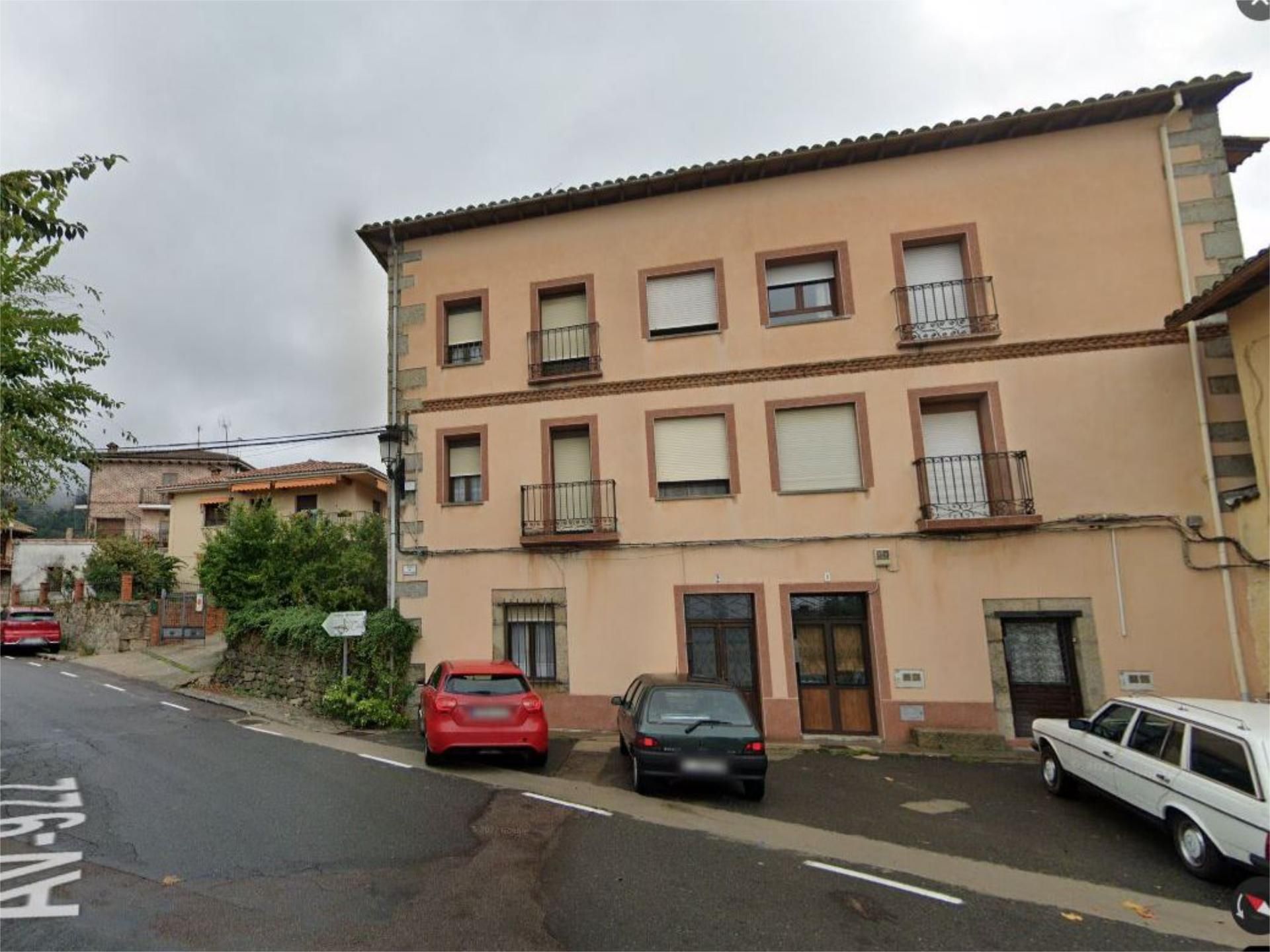 Vista exterior de Casa adosada en venda en San Esteban del Valle amb Traster i Balcó