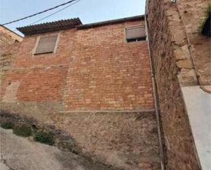 Vista exterior de Casa adosada en venda en Ponts amb Jardí privat, Terrassa i Traster