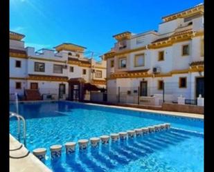 Vista exterior de Casa adosada de lloguer en Torrevieja amb Piscina