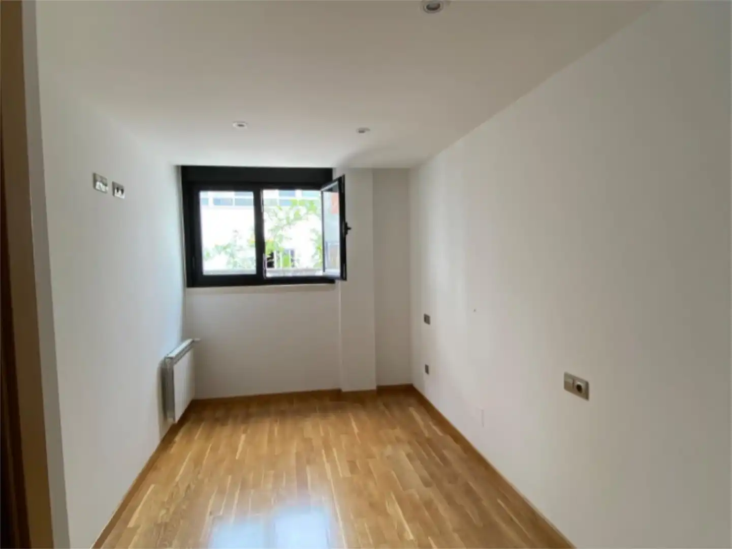 Wohnung zum Verkauf in Rúa Pardo Bazán, 19, Burela Schlafzimmer von Wohnung zum Verkauf in Burela mit Heizung, Parkett und Terrasse