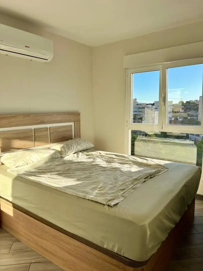 Apartament en venda a Avinguda de la Condomina, Albufereta Dormitori de Apartament en venda en Alicante / Alacant amb Terrassa, Traster i Aparcament comunitari