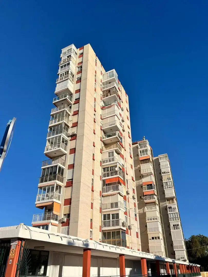 Apartament en venda a Avinguda de la Condomina, Albufereta Vista exterior de Apartament en venda en Alicante / Alacant amb Terrassa, Traster i Aparcament comunitari