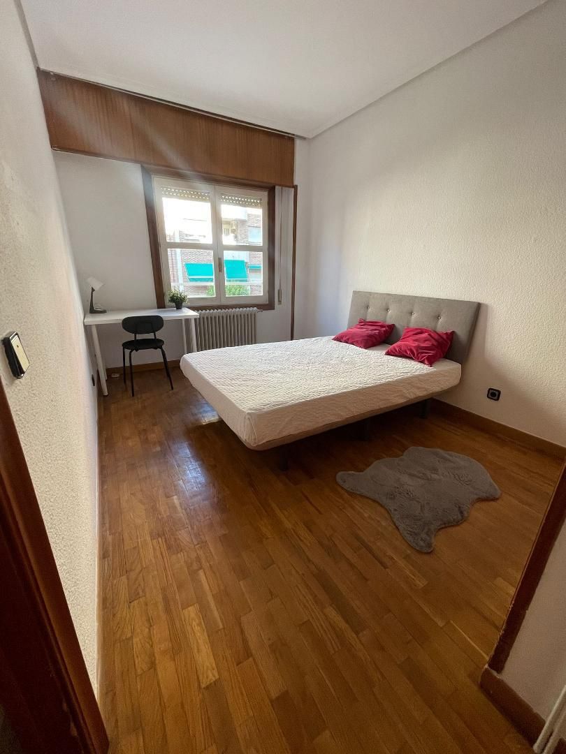 Bedroom of Flat to share in Guadalajara Capital  with Heating, Parquet flooring and Furnished