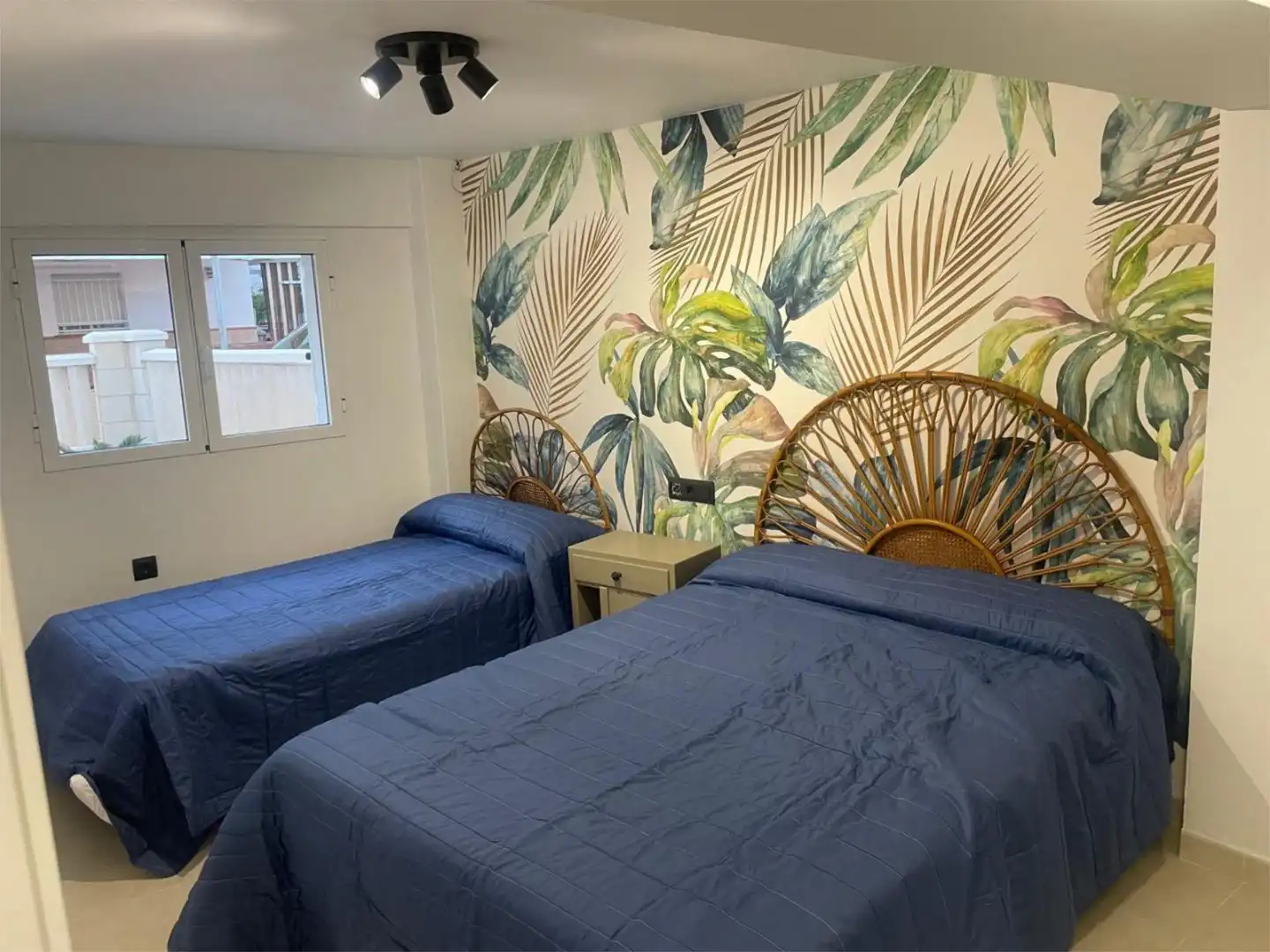 Piso de alquiler en Carrer de l'Illa de Xipre, 9, Oliva Playa Habitación de Piso de alquiler en Oliva con Aire acondicionado, Calefacción y Jardín privado