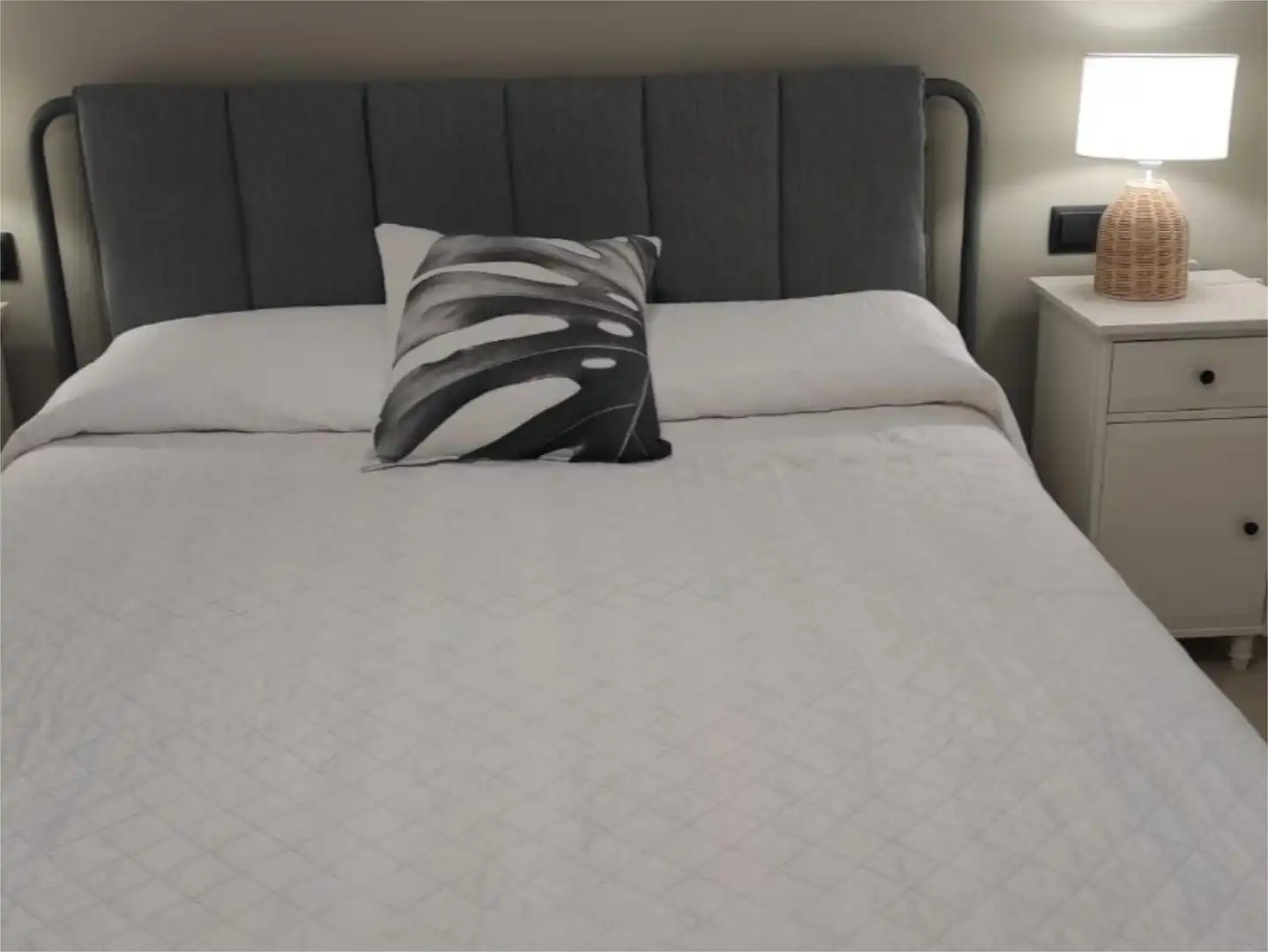 Piso de alquiler en Carrer de l'Illa de Xipre, 9, Oliva Playa Habitación de Piso de alquiler en Oliva con Aire acondicionado, Calefacción y Jardín privado