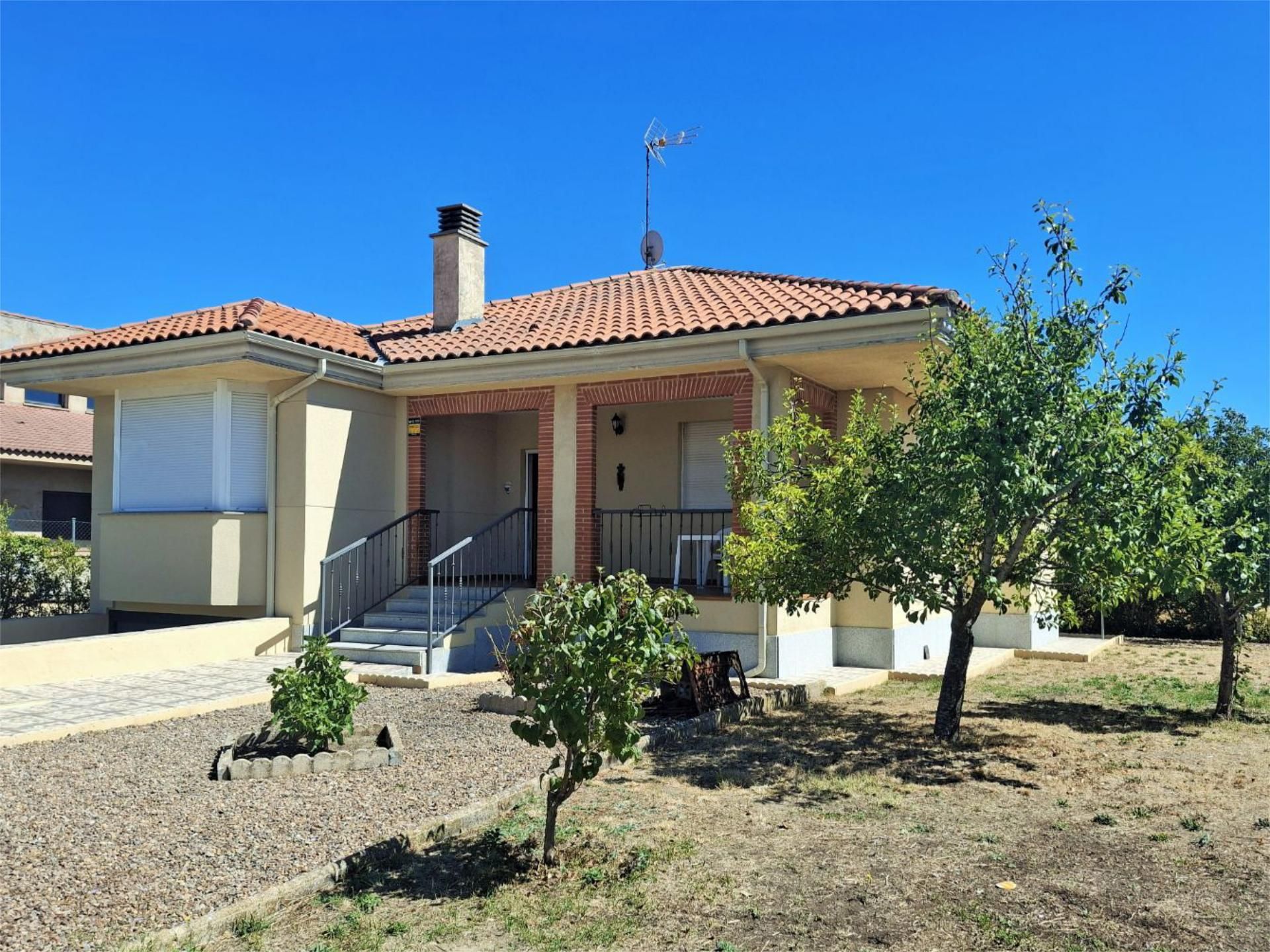 Vista exterior de Casa o xalet en venda en San Cristóbal de la Cuesta amb Calefacció, Jardí privat i Terrassa