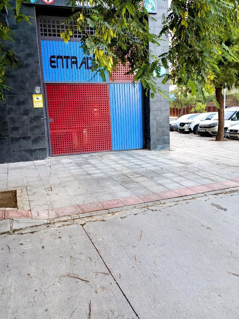 Vista exterior de Garatge en venda en  Huelva Capital