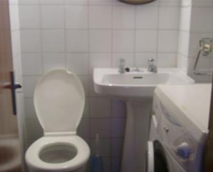 Bathroom of Flat for sale in Villaviciosa