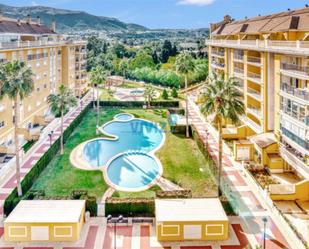 Vista exterior de Pis de lloguer en Dénia amb Aire condicionat, Terrassa i Piscina