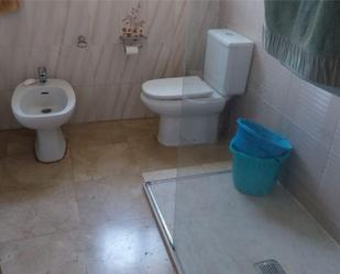 Bathroom of House or chalet for sale in Estepona  with Air Conditioner, Terrace and Swimming Pool