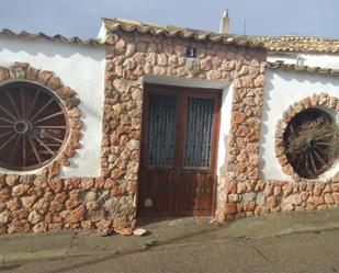 Vista exterior de Casa adosada en venda en Cuenca Capital amb Terrassa, Piscina i Balcó